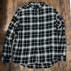 H&M Flannel Button Down

Worn Once

Size Large
